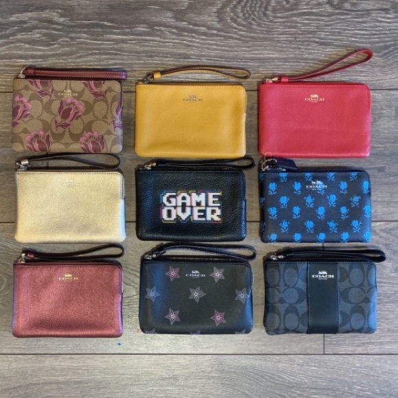 Coach | Signature C Floral Print Wristlet - Picture 5 of 9